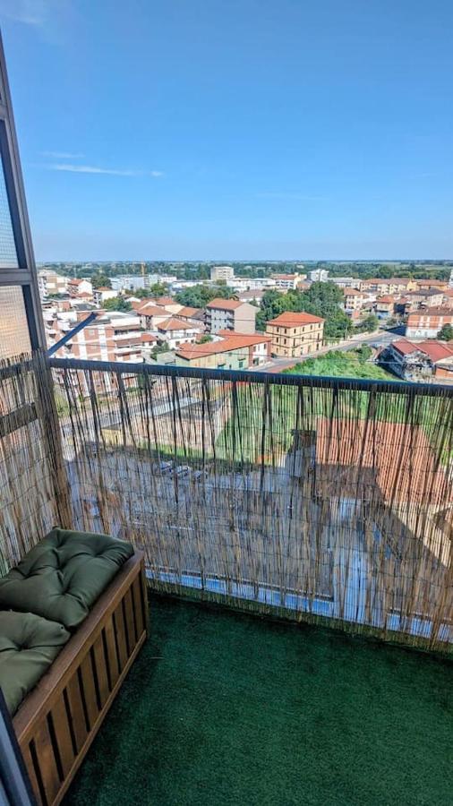 Appartamento La Terrazza Del Re Vercelli Esterno foto