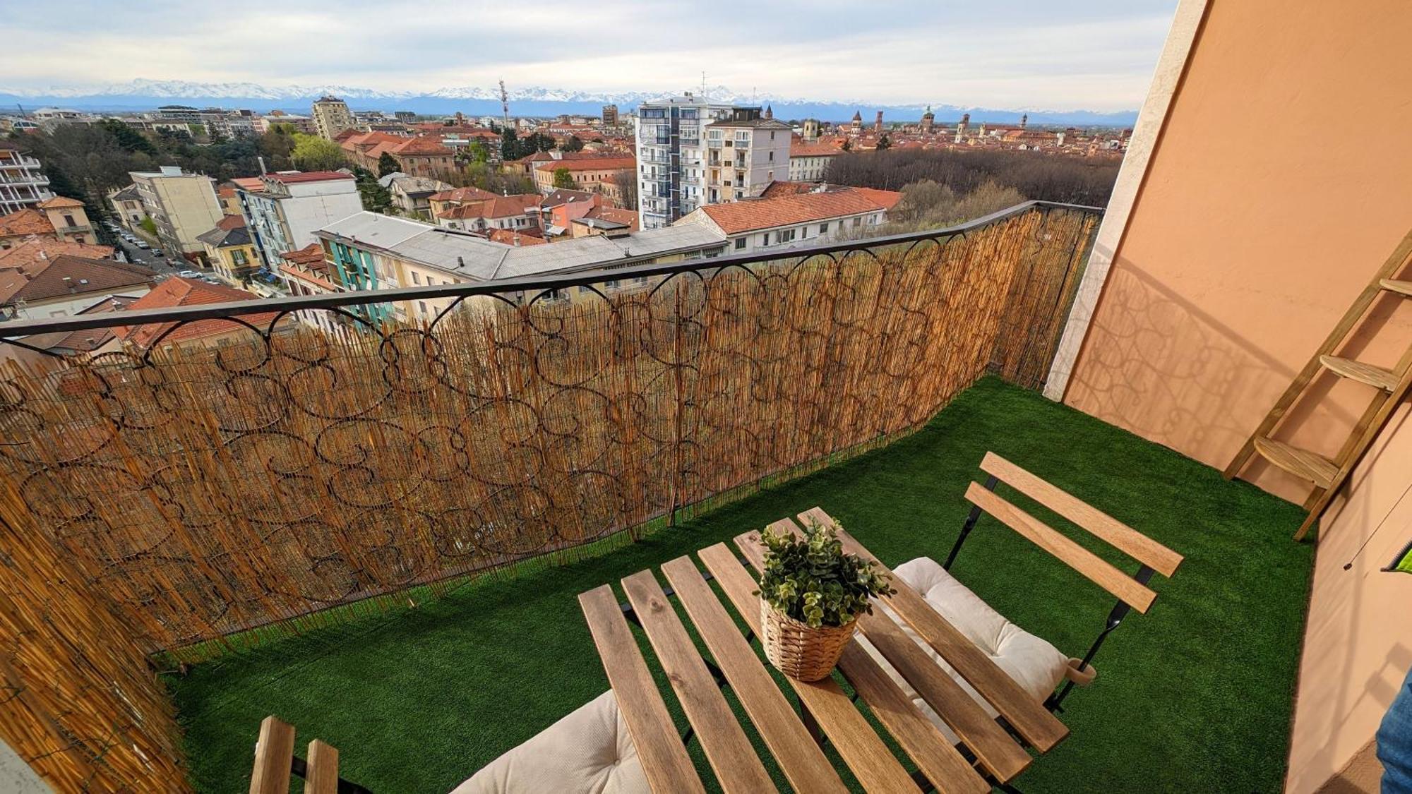 Appartamento La Terrazza Del Re Vercelli Esterno foto